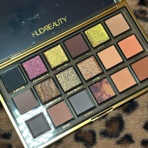 NIB Huda Beauty EmPOWERed Eyeshadow Palette.